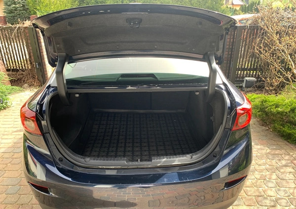 Mazda 3 cena 46500 przebieg: 104000, rok produkcji 2016 z Bydgoszcz małe 29